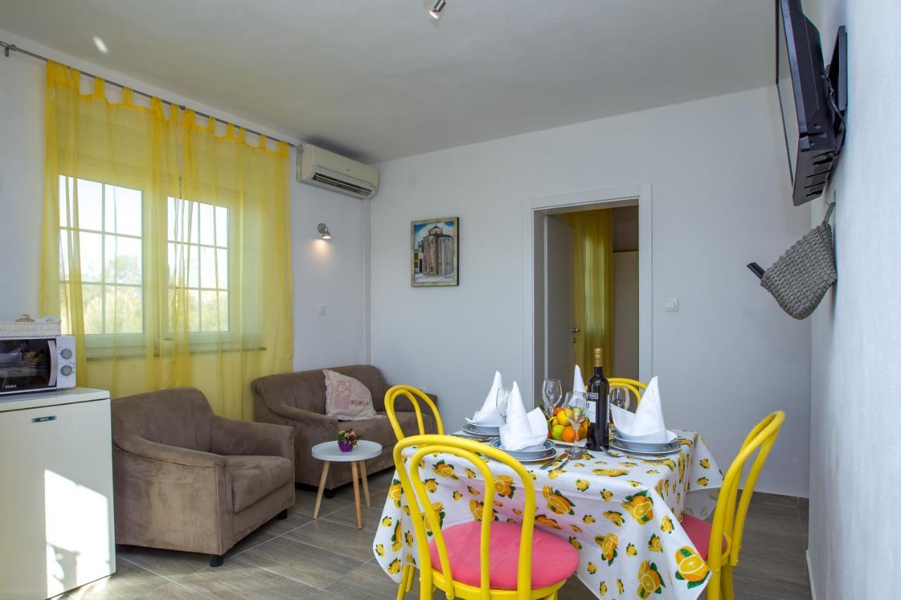 Apartments Luka Rtina Bagian luar foto