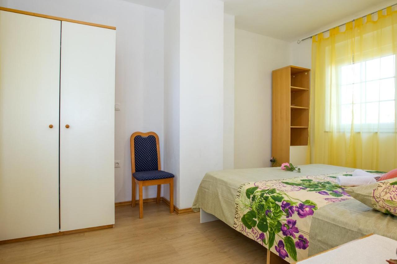 Apartments Luka Rtina Bagian luar foto