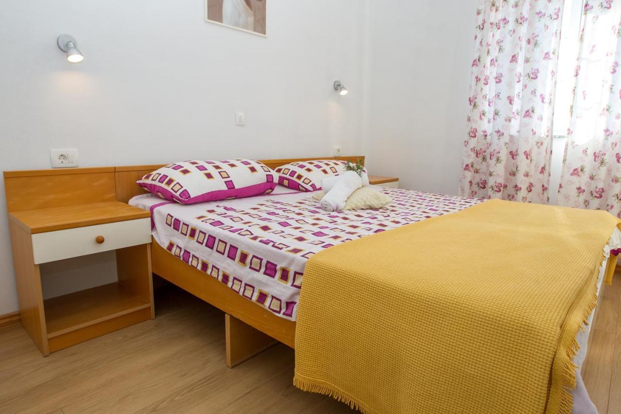 Apartments Luka Rtina Bagian luar foto
