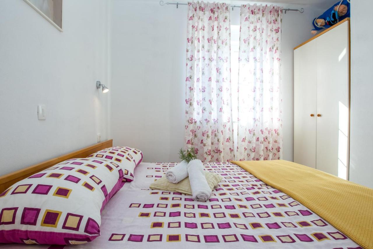Apartments Luka Rtina Bagian luar foto